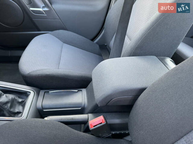 Сірий Опель Вектра, об'ємом двигуна 2.2 л та пробігом 182 тис. км за 4999 $, фото 64 на Automoto.ua