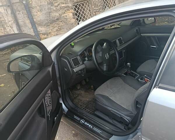 Сірий Опель Вектра, об'ємом двигуна 1.6 л та пробігом 200 тис. км за 4300 $, фото 1 на Automoto.ua
