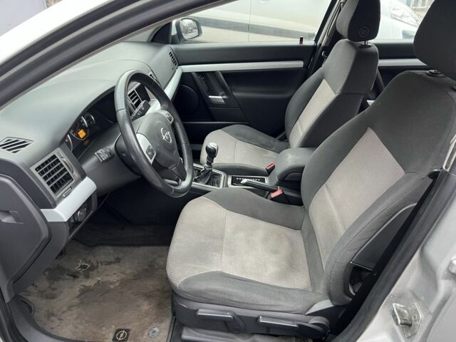 Сірий Опель Вектра, об'ємом двигуна 1.9 л та пробігом 241 тис. км за 2200 $, фото 7 на Automoto.ua