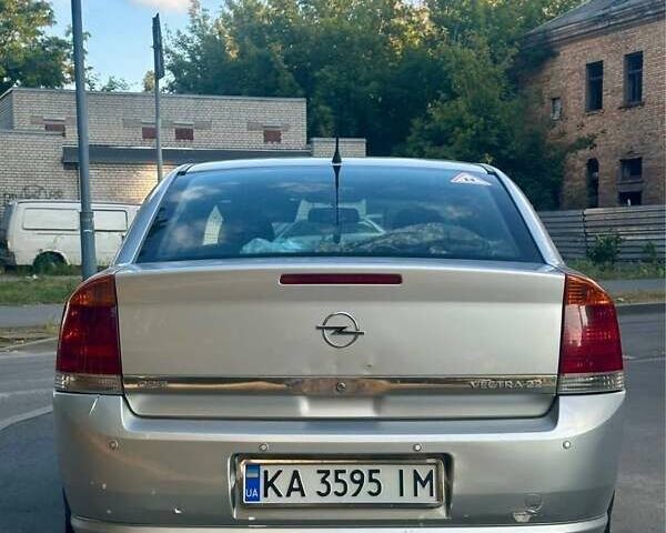 Сірий Опель Вектра, об'ємом двигуна 2.2 л та пробігом 300 тис. км за 4100 $, фото 1 на Automoto.ua