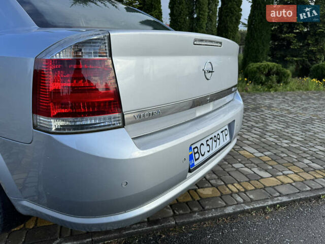 Сірий Опель Вектра, об'ємом двигуна 2.2 л та пробігом 182 тис. км за 4999 $, фото 30 на Automoto.ua