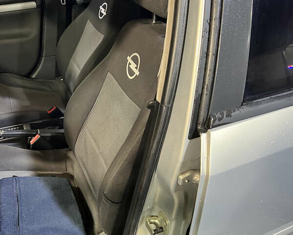 Сірий Опель Вектра, об'ємом двигуна 1.6 л та пробігом 318 тис. км за 4099 $, фото 12 на Automoto.ua