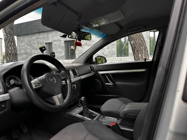 Сірий Опель Вектра, об'ємом двигуна 2.2 л та пробігом 220 тис. км за 3850 $, фото 5 на Automoto.ua