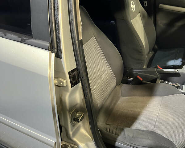 Сірий Опель Вектра, об'ємом двигуна 1.6 л та пробігом 318 тис. км за 4099 $, фото 2 на Automoto.ua