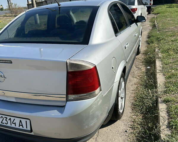 Сірий Опель Вектра, об'ємом двигуна 2.2 л та пробігом 375 тис. км за 4500 $, фото 4 на Automoto.ua