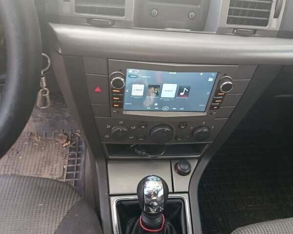 Сірий Опель Вектра, об'ємом двигуна 1.6 л та пробігом 200 тис. км за 4300 $, фото 2 на Automoto.ua