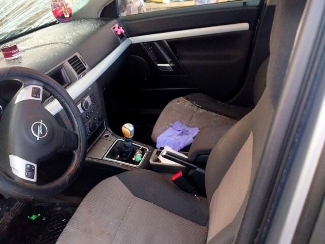 Серый Опель Вектра, объемом двигателя 1.9 л и пробегом 390 тыс. км за 2000 $, фото 8 на Automoto.ua