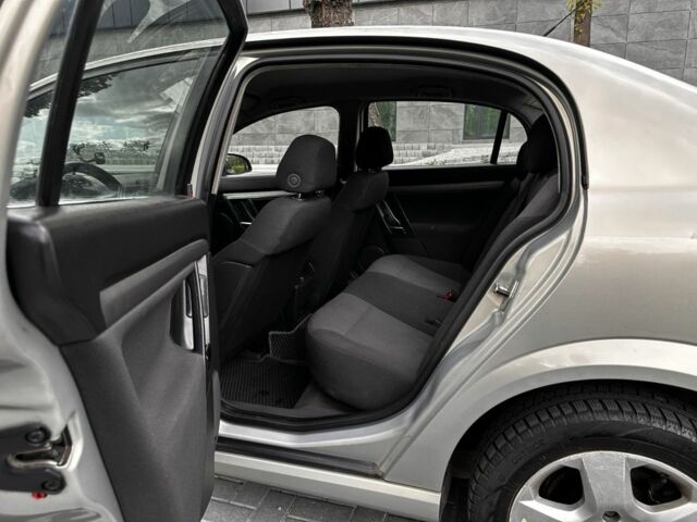 Сірий Опель Вектра, об'ємом двигуна 2.2 л та пробігом 220 тис. км за 3850 $, фото 4 на Automoto.ua