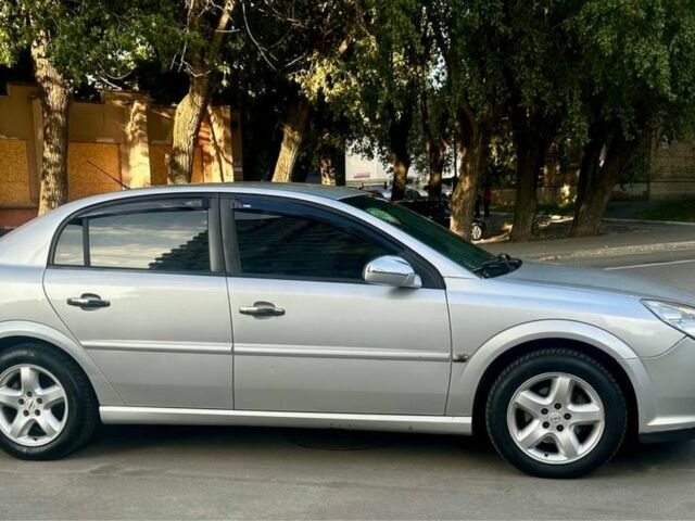 Серый Опель Вектра, объемом двигателя 2.2 л и пробегом 300 тыс. км за 3600 $, фото 1 на Automoto.ua