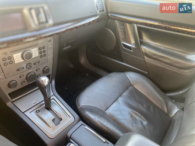 Серый Опель Вектра, объемом двигателя 2.2 л и пробегом 300 тыс. км за 4300 $, фото 5 на Automoto.ua