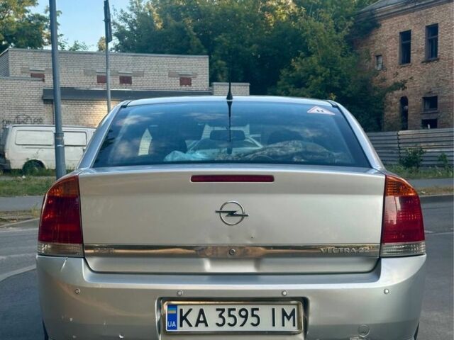 Серый Опель Вектра, объемом двигателя 2.2 л и пробегом 300 тыс. км за 3600 $, фото 2 на Automoto.ua