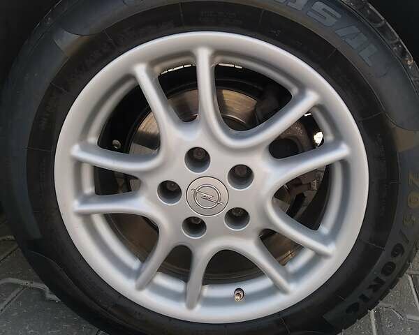 Серый Опель Вектра, объемом двигателя 1.6 л и пробегом 158 тыс. км за 4800 $, фото 1 на Automoto.ua