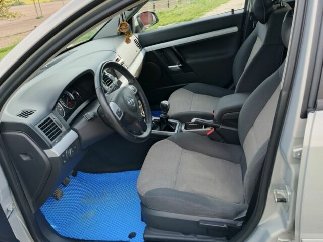 Серый Опель Вектра, объемом двигателя 2.2 л и пробегом 284 тыс. км за 4900 $, фото 6 на Automoto.ua