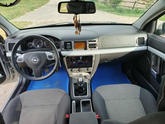 Серый Опель Вектра, объемом двигателя 2.2 л и пробегом 284 тыс. км за 4900 $, фото 7 на Automoto.ua