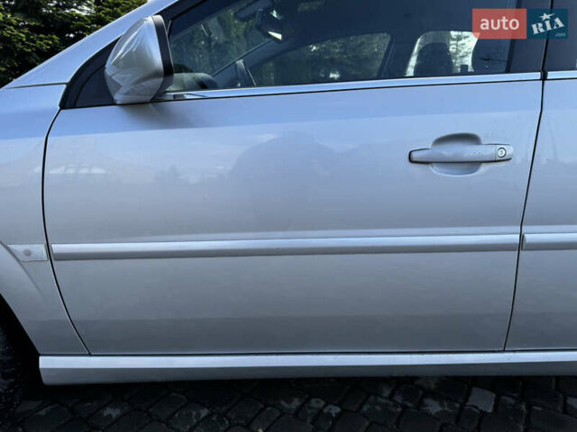 Сірий Опель Вектра, об'ємом двигуна 2.2 л та пробігом 182 тис. км за 4999 $, фото 43 на Automoto.ua