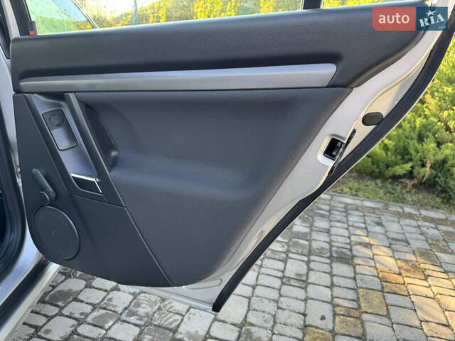 Сірий Опель Вектра, об'ємом двигуна 2.2 л та пробігом 182 тис. км за 4999 $, фото 83 на Automoto.ua