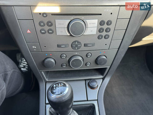 Сірий Опель Вектра, об'ємом двигуна 2.2 л та пробігом 182 тис. км за 4999 $, фото 69 на Automoto.ua