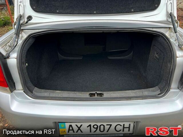 Серый Опель Вектра, объемом двигателя 16 л и пробегом 323 тыс. км за 5400 $, фото 5 на Automoto.ua