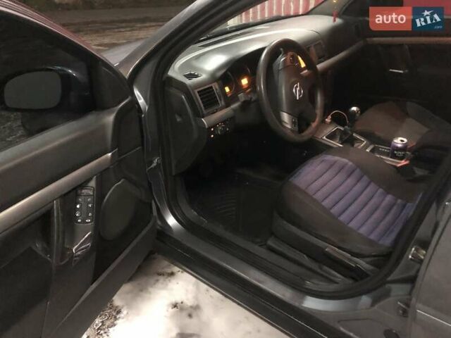 Сірий Опель Вектра, об'ємом двигуна 2.2 л та пробігом 310 тис. км за 3999 $, фото 2 на Automoto.ua