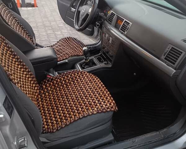 Сірий Опель Вектра, об'ємом двигуна 1.8 л та пробігом 220 тис. км за 3500 $, фото 1 на Automoto.ua