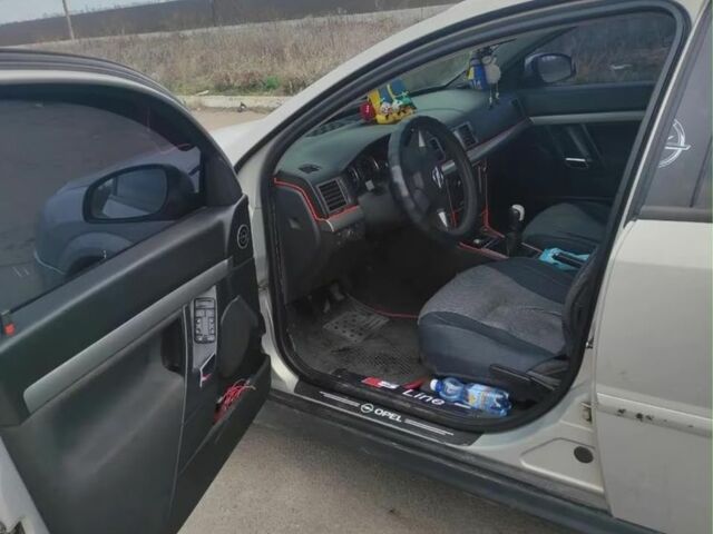 Сірий Опель Вектра, об'ємом двигуна 1.8 л та пробігом 250 тис. км за 3212 $, фото 3 на Automoto.ua
