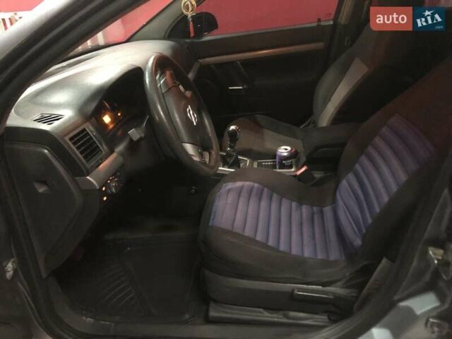 Сірий Опель Вектра, об'ємом двигуна 2.2 л та пробігом 310 тис. км за 3999 $, фото 3 на Automoto.ua