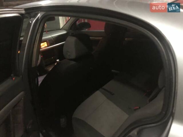 Сірий Опель Вектра, об'ємом двигуна 2.2 л та пробігом 310 тис. км за 3999 $, фото 1 на Automoto.ua