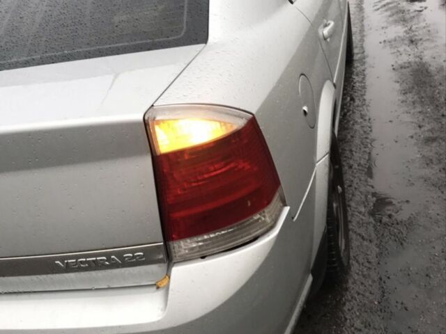 Серый Опель Вектра, объемом двигателя 2.2 л и пробегом 382 тыс. км за 4100 $, фото 3 на Automoto.ua