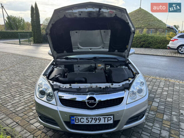 Сірий Опель Вектра, об'ємом двигуна 2.2 л та пробігом 182 тис. км за 4999 $, фото 46 на Automoto.ua