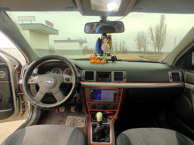 Серый Опель Вектра, объемом двигателя 1.8 л и пробегом 240 тыс. км за 4000 $, фото 1 на Automoto.ua