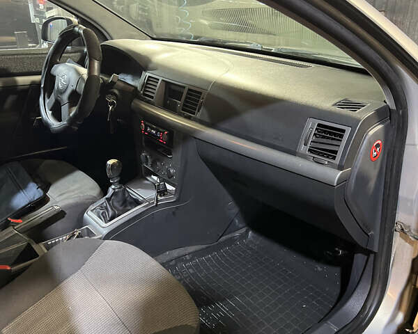 Сірий Опель Вектра, об'ємом двигуна 1.6 л та пробігом 318 тис. км за 4099 $, фото 15 на Automoto.ua