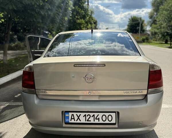 Сірий Опель Вектра, об'ємом двигуна 2.2 л та пробігом 200 тис. км за 4900 $, фото 2 на Automoto.ua