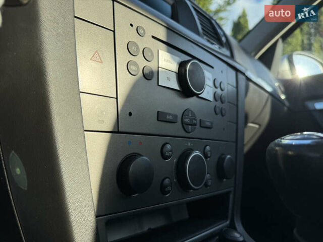 Сірий Опель Вектра, об'ємом двигуна 2.2 л та пробігом 180 тис. км за 5350 $, фото 70 на Automoto.ua