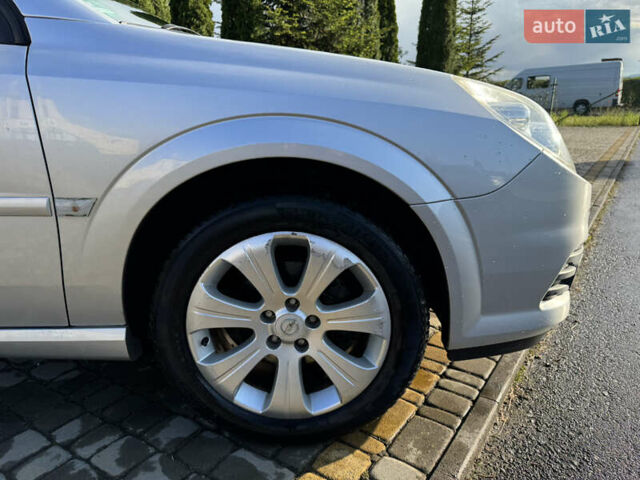 Сірий Опель Вектра, об'ємом двигуна 2.2 л та пробігом 180 тис. км за 5200 $, фото 24 на Automoto.ua