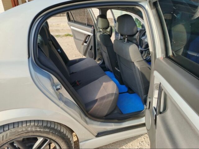 Серый Опель Вектра, объемом двигателя 2.2 л и пробегом 284 тыс. км за 4900 $, фото 10 на Automoto.ua