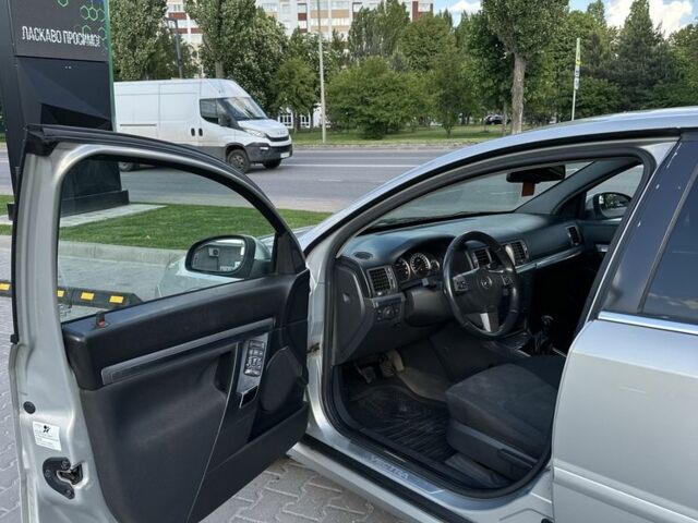 Серый Опель Вектра, объемом двигателя 2.2 л и пробегом 260 тыс. км за 3800 $, фото 10 на Automoto.ua