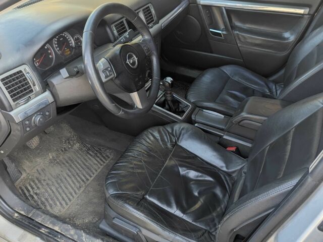 Серый Опель Вектра, объемом двигателя 2.2 л и пробегом 270 тыс. км за 3999 $, фото 1 на Automoto.ua