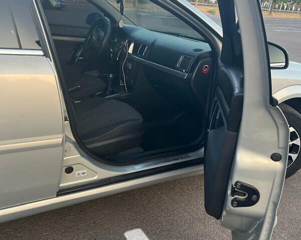 Серый Опель Вектра, объемом двигателя 1.91 л и пробегом 215 тыс. км за 5400 $, фото 9 на Automoto.ua