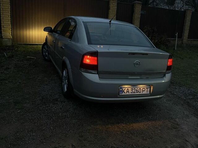 Серый Опель Вектра, объемом двигателя 2.2 л и пробегом 300 тыс. км за 3899 $, фото 5 на Automoto.ua