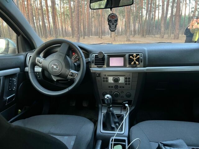 Серый Опель Вектра, объемом двигателя 2.2 л и пробегом 226 тыс. км за 5300 $, фото 3 на Automoto.ua