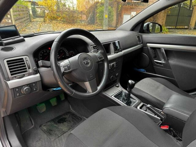 Серый Опель Вектра, объемом двигателя 1.8 л и пробегом 294 тыс. км за 5690 $, фото 12 на Automoto.ua