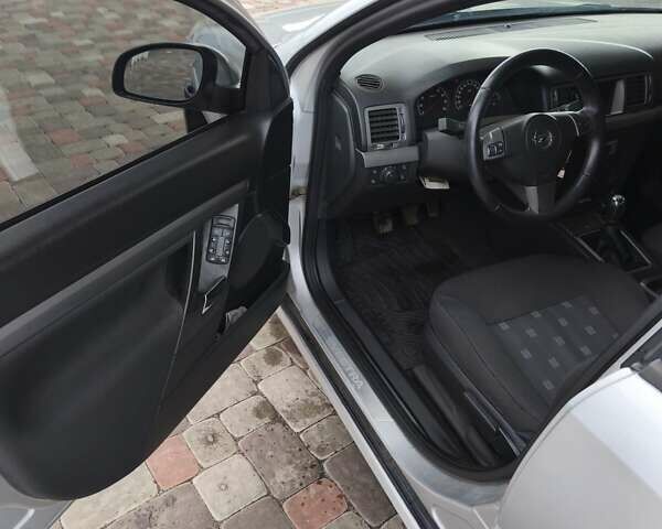 Серый Опель Вектра, объемом двигателя 2.2 л и пробегом 238 тыс. км за 6000 $, фото 15 на Automoto.ua