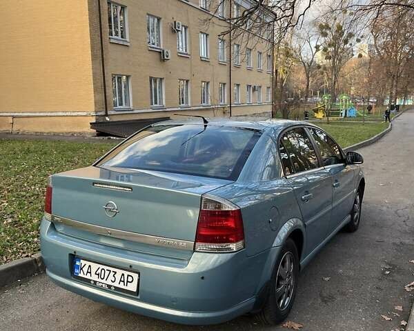 Сірий Опель Вектра, об'ємом двигуна 2.2 л та пробігом 299 тис. км за 6000 $, фото 5 на Automoto.ua