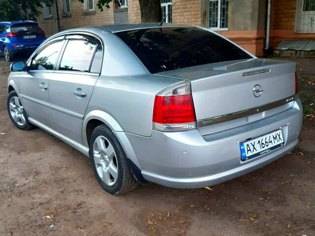 Сірий Опель Вектра, об'ємом двигуна 1.8 л та пробігом 253 тис. км за 5000 $, фото 1 на Automoto.ua