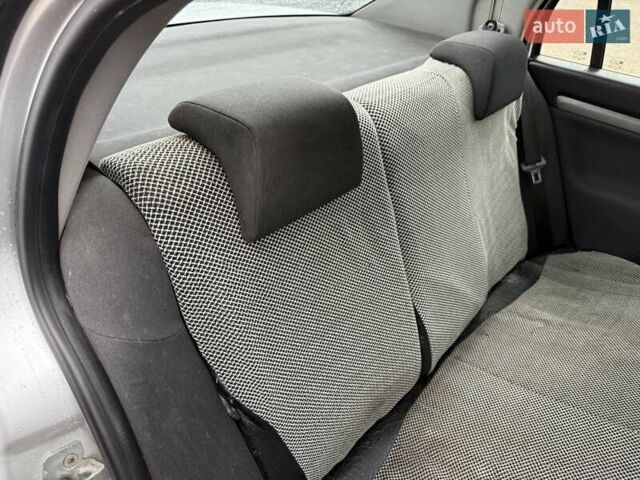 Сірий Опель Вектра, об'ємом двигуна 1.6 л та пробігом 300 тис. км за 4500 $, фото 13 на Automoto.ua