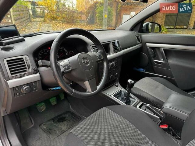 Серый Опель Вектра, объемом двигателя 1.8 л и пробегом 294 тыс. км за 5690 $, фото 12 на Automoto.ua