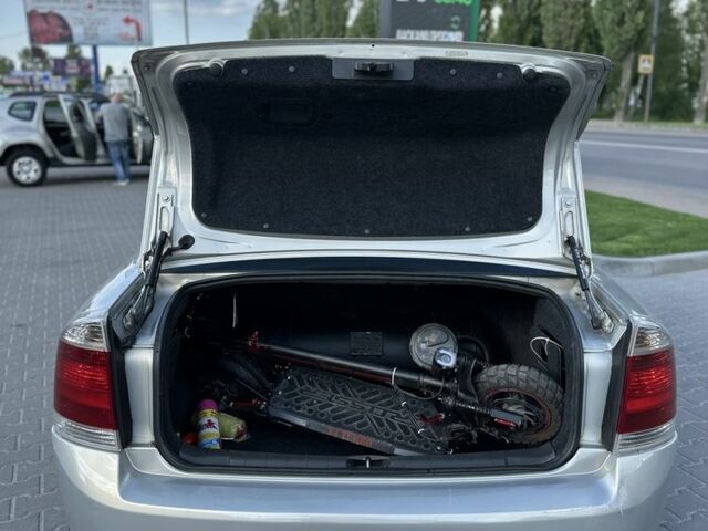 Серый Опель Вектра, объемом двигателя 2.2 л и пробегом 260 тыс. км за 3800 $, фото 6 на Automoto.ua