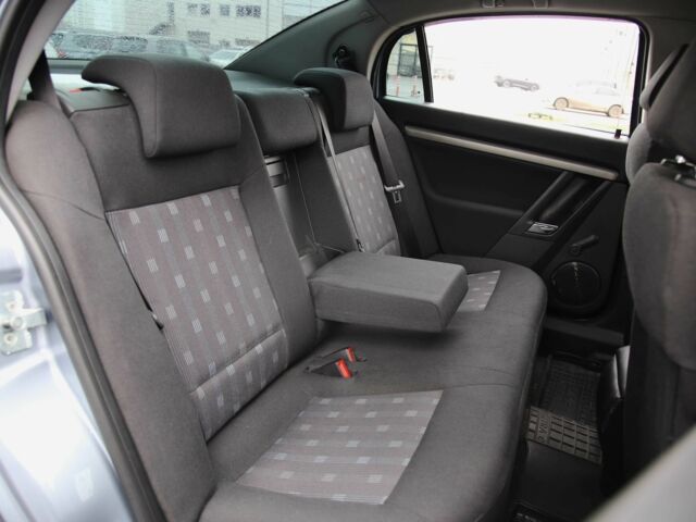 Серый Опель Вектра, объемом двигателя 2.2 л и пробегом 174 тыс. км за 5900 $, фото 8 на Automoto.ua