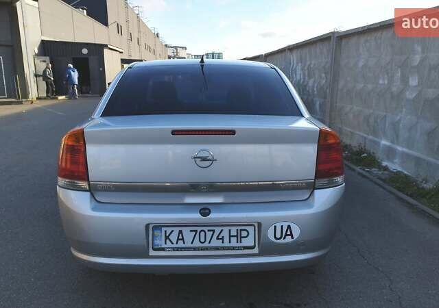 Сірий Опель Вектра, об'ємом двигуна 1.8 л та пробігом 147 тис. км за 3999 $, фото 4 на Automoto.ua