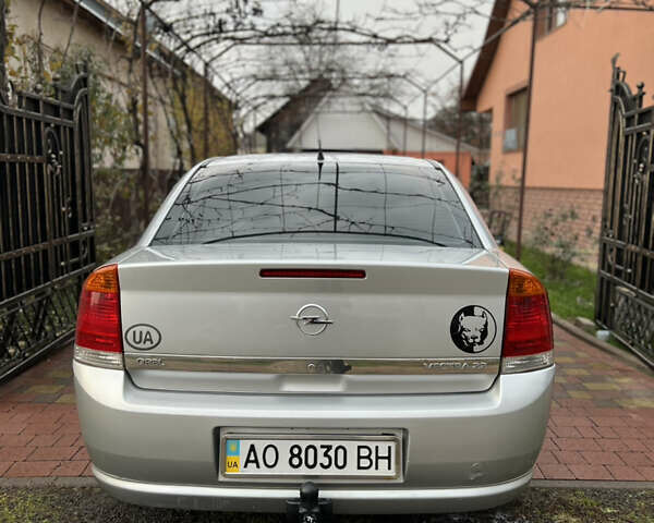 Сірий Опель Вектра, об'ємом двигуна 2.2 л та пробігом 257 тис. км за 4000 $, фото 3 на Automoto.ua